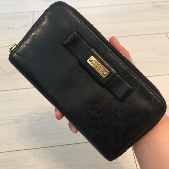 Badgley Mischka Handbags - Badgley Mischka black leather zipper wallet